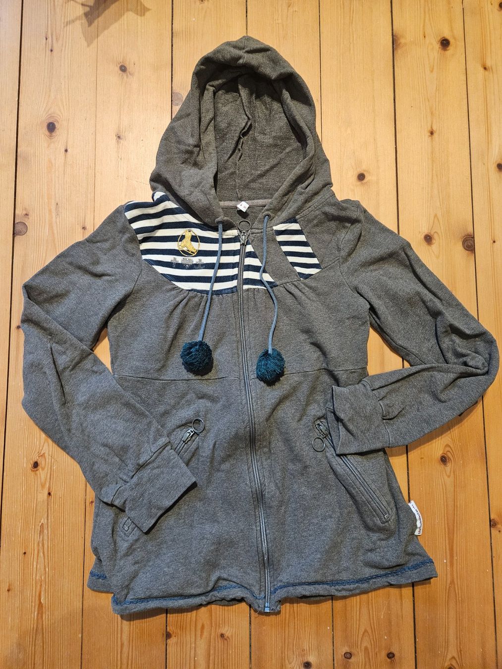 Blutsgeschwister Pullover & Sweatshirts: Schöner Blutsgeschwister Pulli, Jäggli S – Gebraucht aus Rifferswil von fle_5nqr