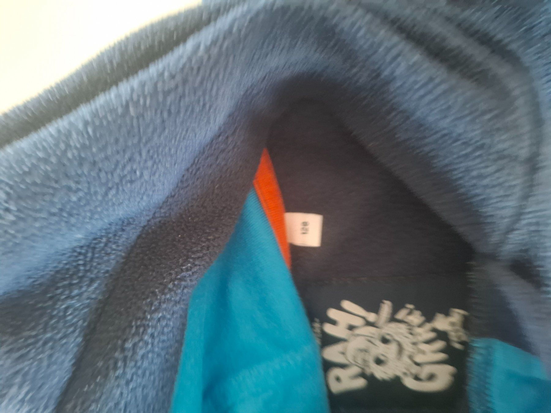 Maglioni & Felpe: Pulli Gr. 122 und 128 – Usato da Zürich venduto da sil_2yhh 1