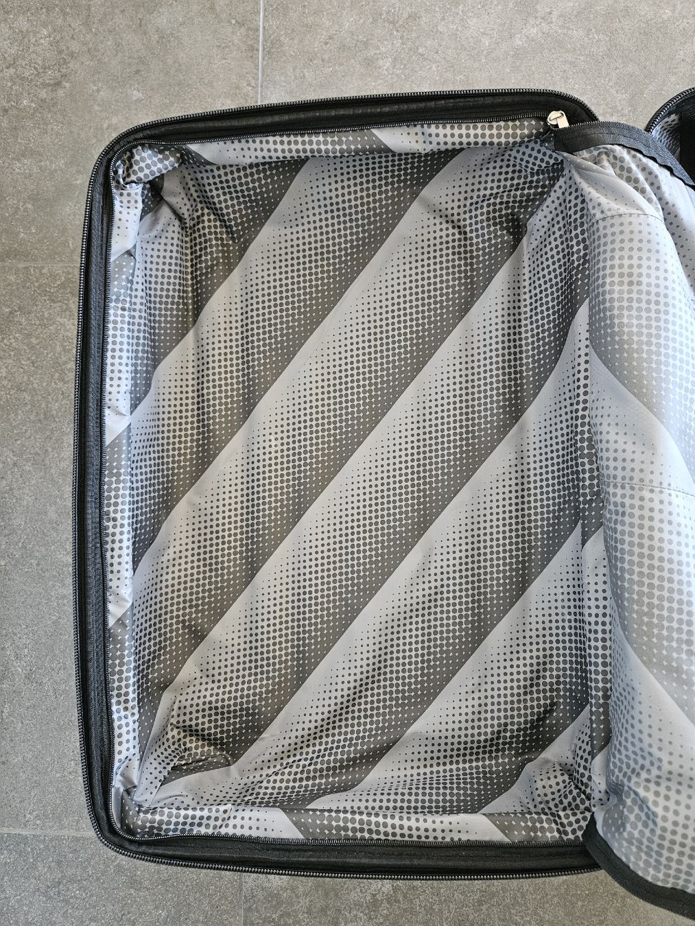 Valigie: It - Valise à roulettes – Usato da Bussigny venduto da niwa_mikan 6