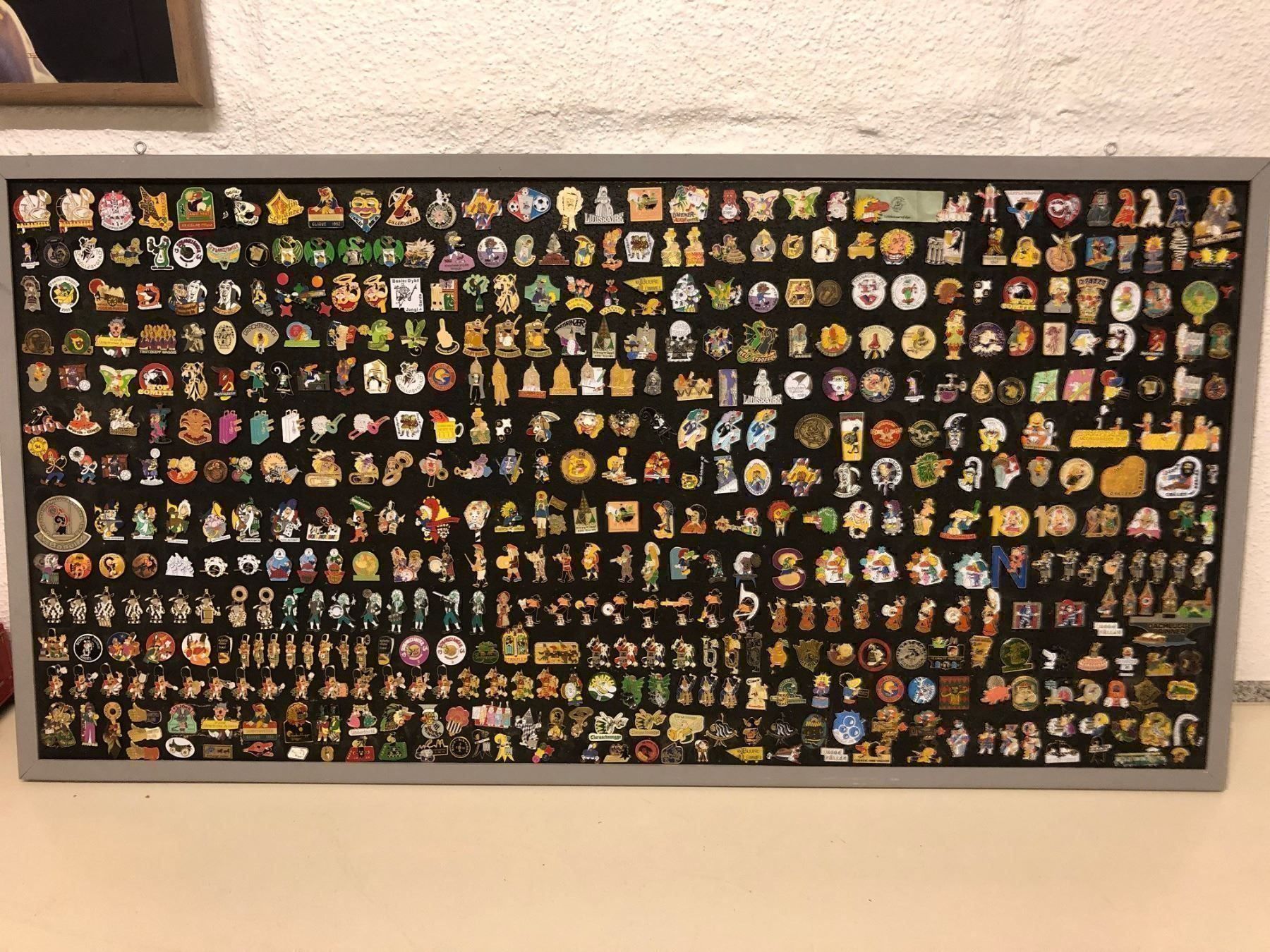 Spille & Fermagli: PIN-Sammlung Baslerfasnacht – Usato da Muttenz venduto da Gucci2005