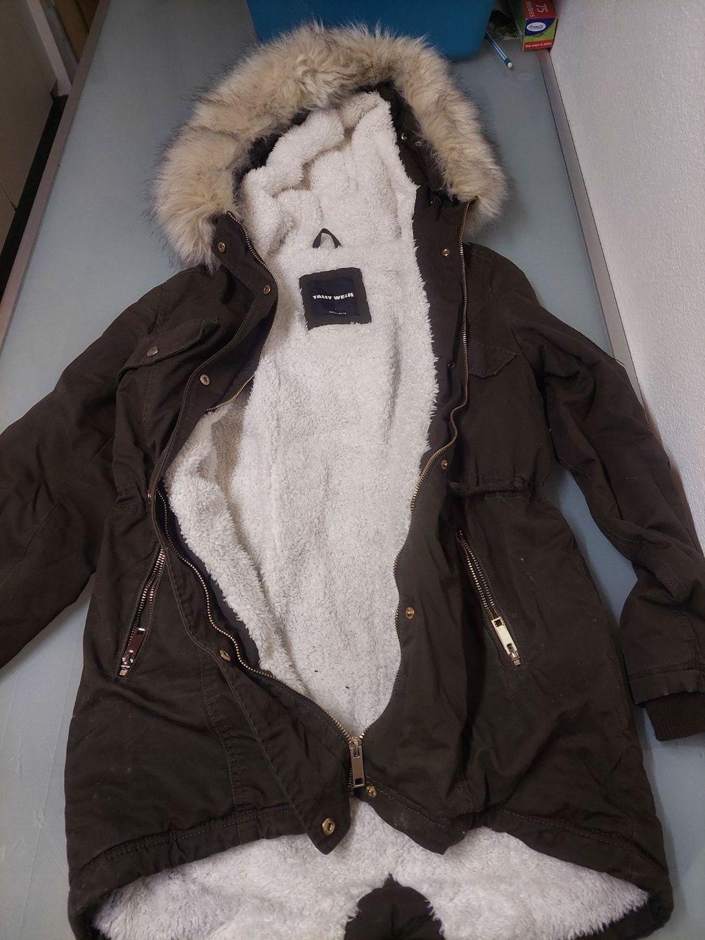 Cappotti: Parka mit abnehmbarem Kunstfell Kaputze – Usato da Unterbäch VS venduto da Nifadi