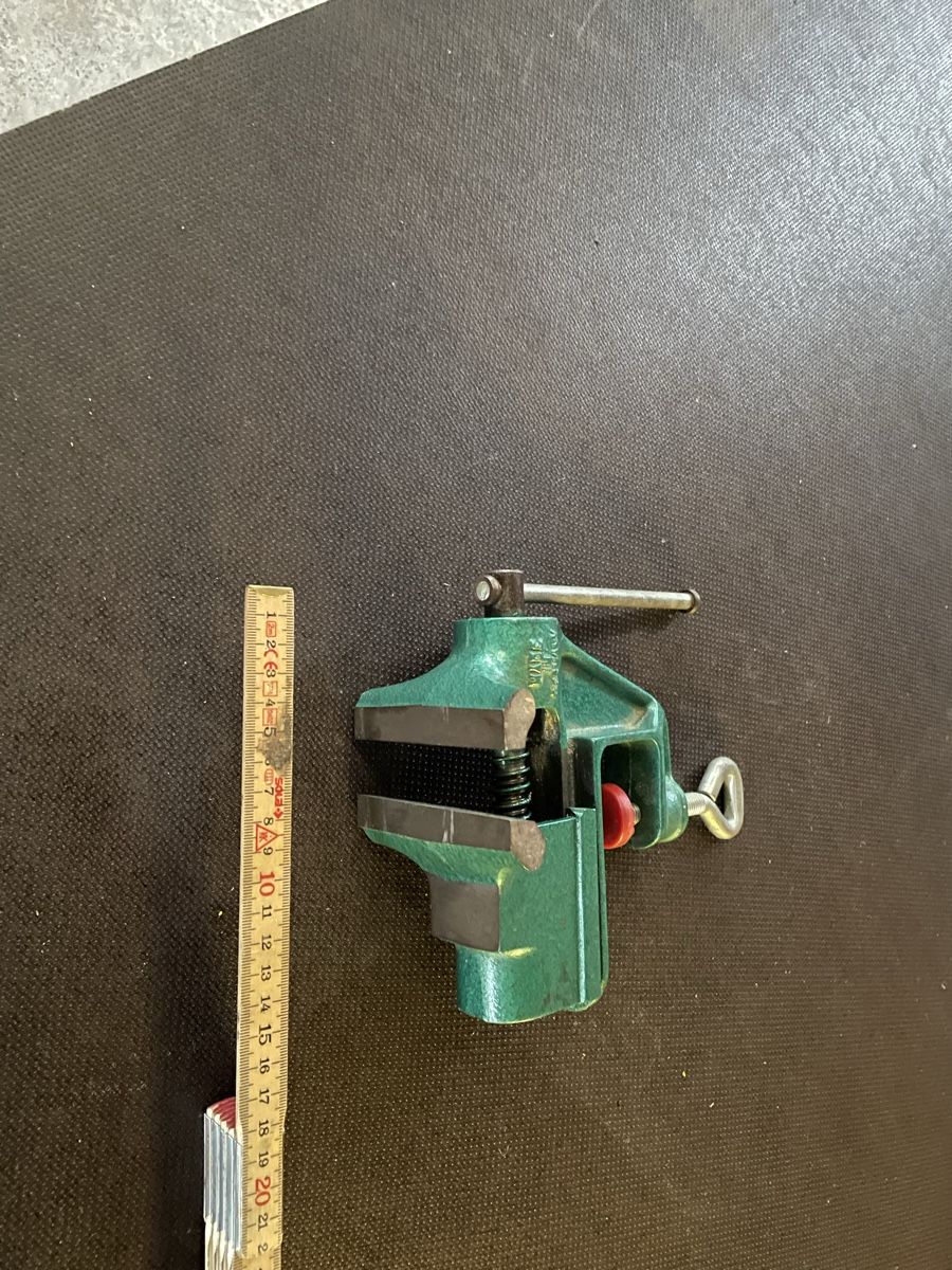 Tous les outils: Schraubstock  Gebraucht! – D'occasion à Gipf- Oberfrick par T30Zimm 1