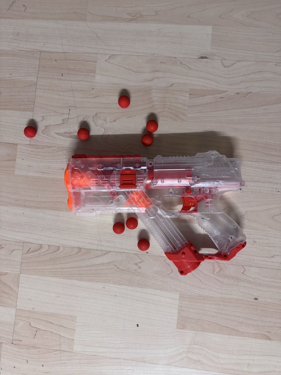 Nerf Spielzeuge: 5 verschiedene Nerf Blaster einer mit bällen – Gebraucht aus Scuol von pfi_7l2j 1