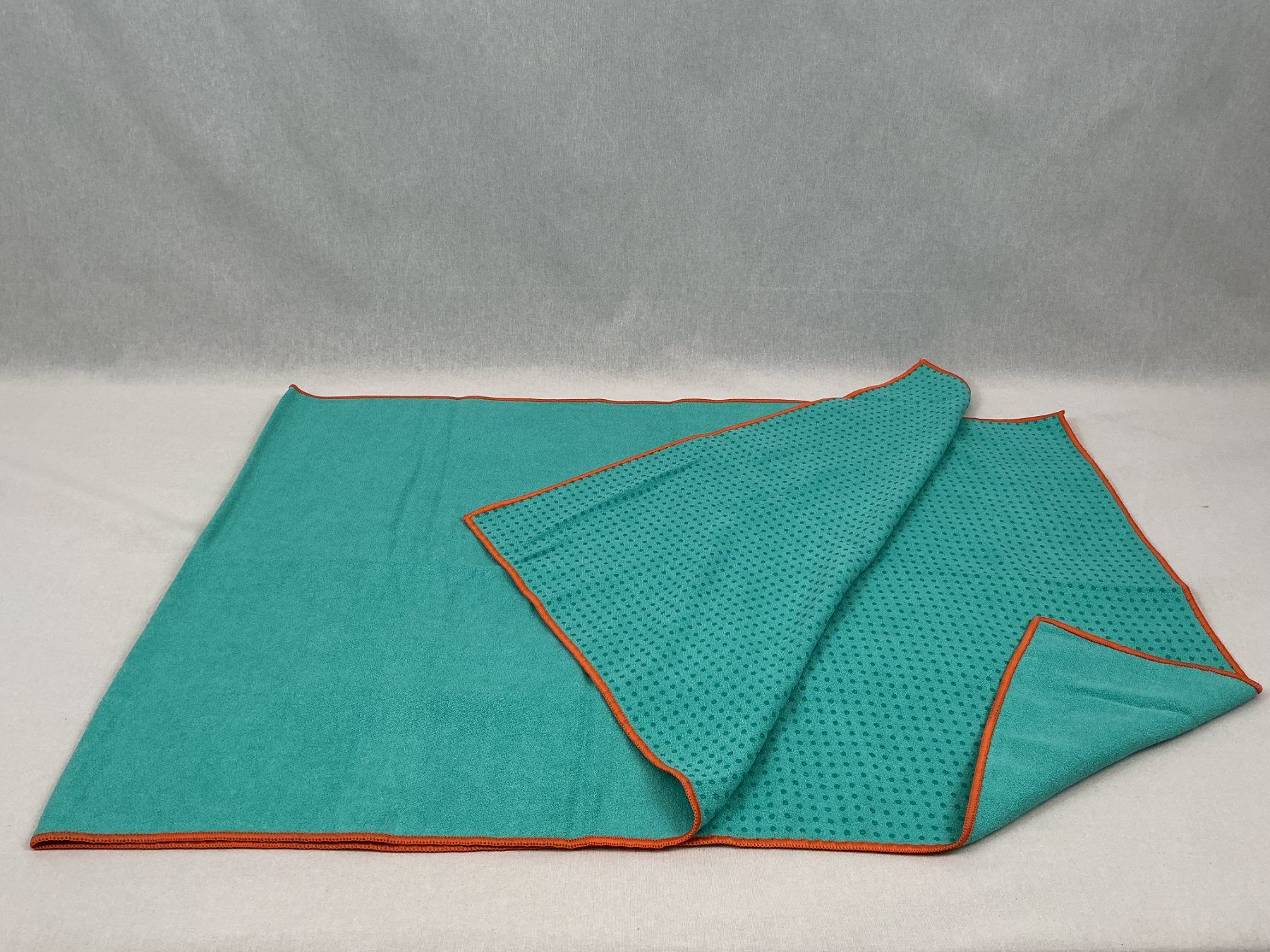 Serviettes de bain: YOGA Handtuch mit Antirutschnoppen – Neuf (Voir description) à Richterswil par Restwert_Richterswil 1
