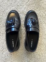 Mocassins Pull&Bear noirs à pompons – semelle chunky
