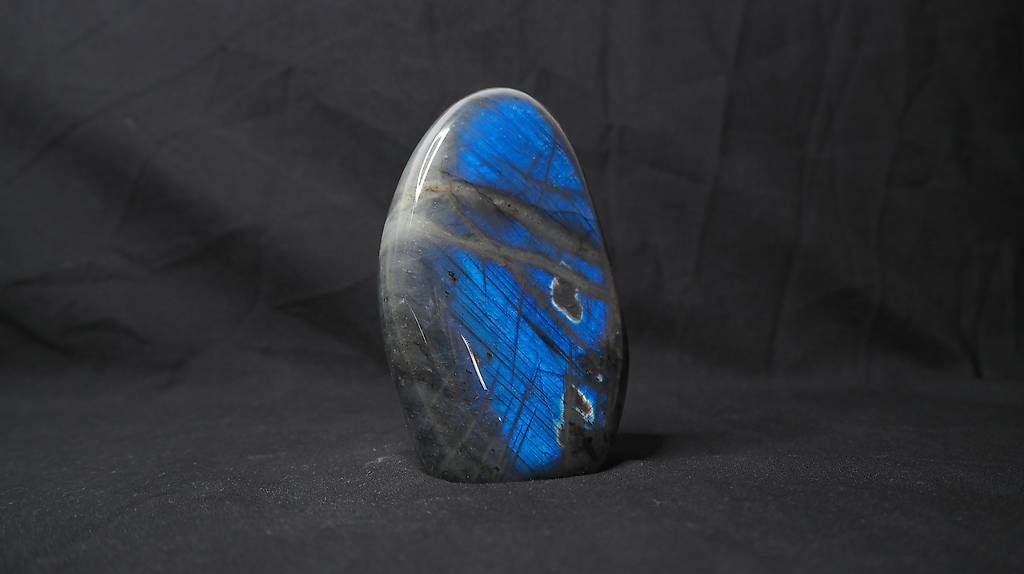 Minerali & Pietre curative: Labradorite en forme libre (391g) – Nuovo e nell'imballaggio originale da Granges-Marnand venduto da MineralEclat