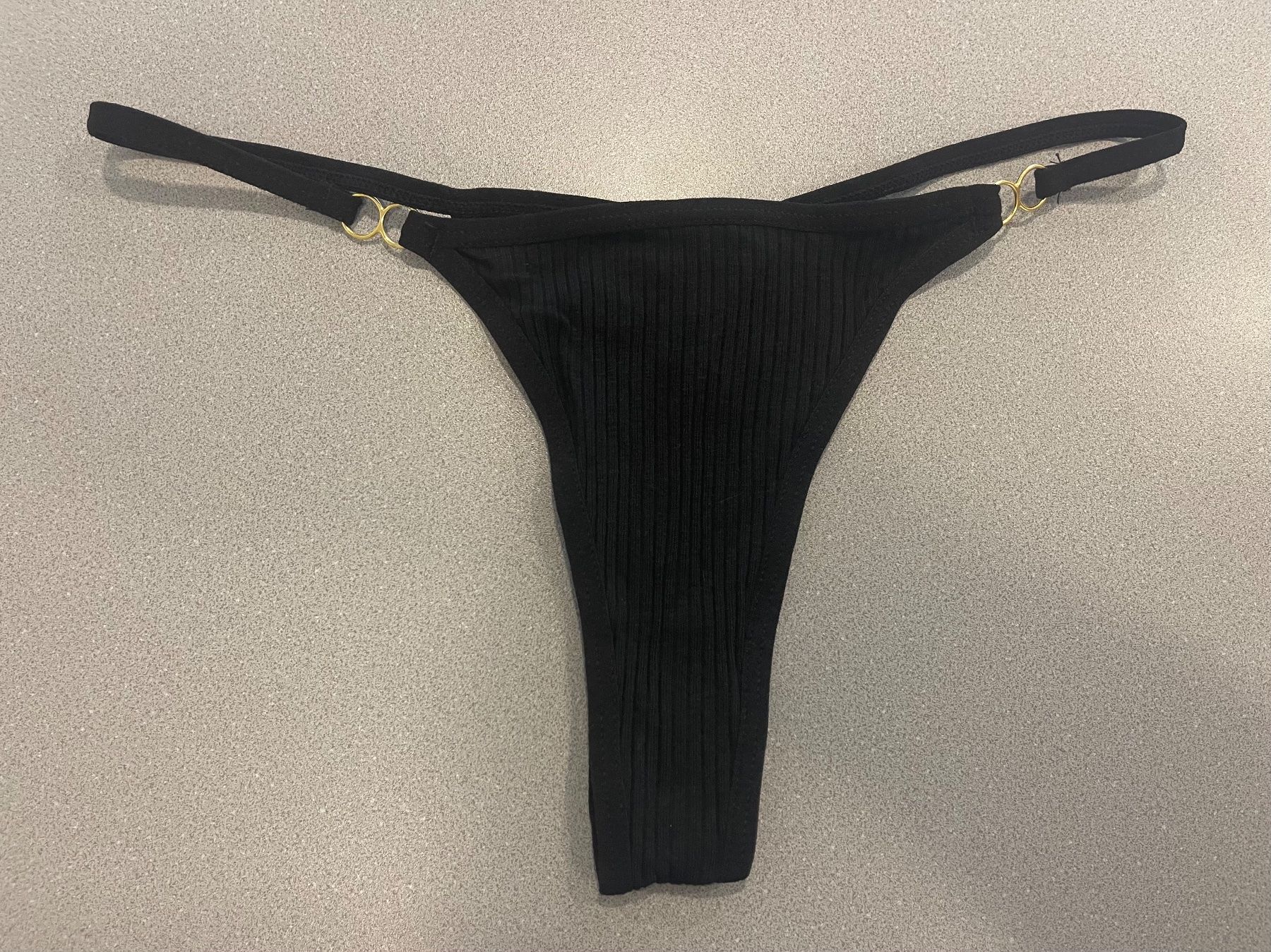 Autres dessous: Neuer String Tanga, Grösse L – Neuf avec emballage d'origine à Wohlen AG par abaci