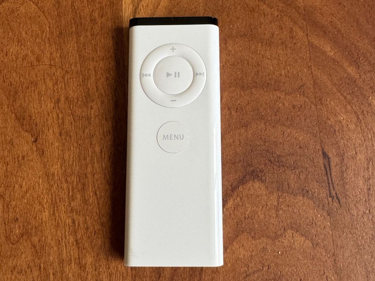 Fernbedienungen: Apple Remote (white) – Defekt aus Schaffhausen von Legolas_7