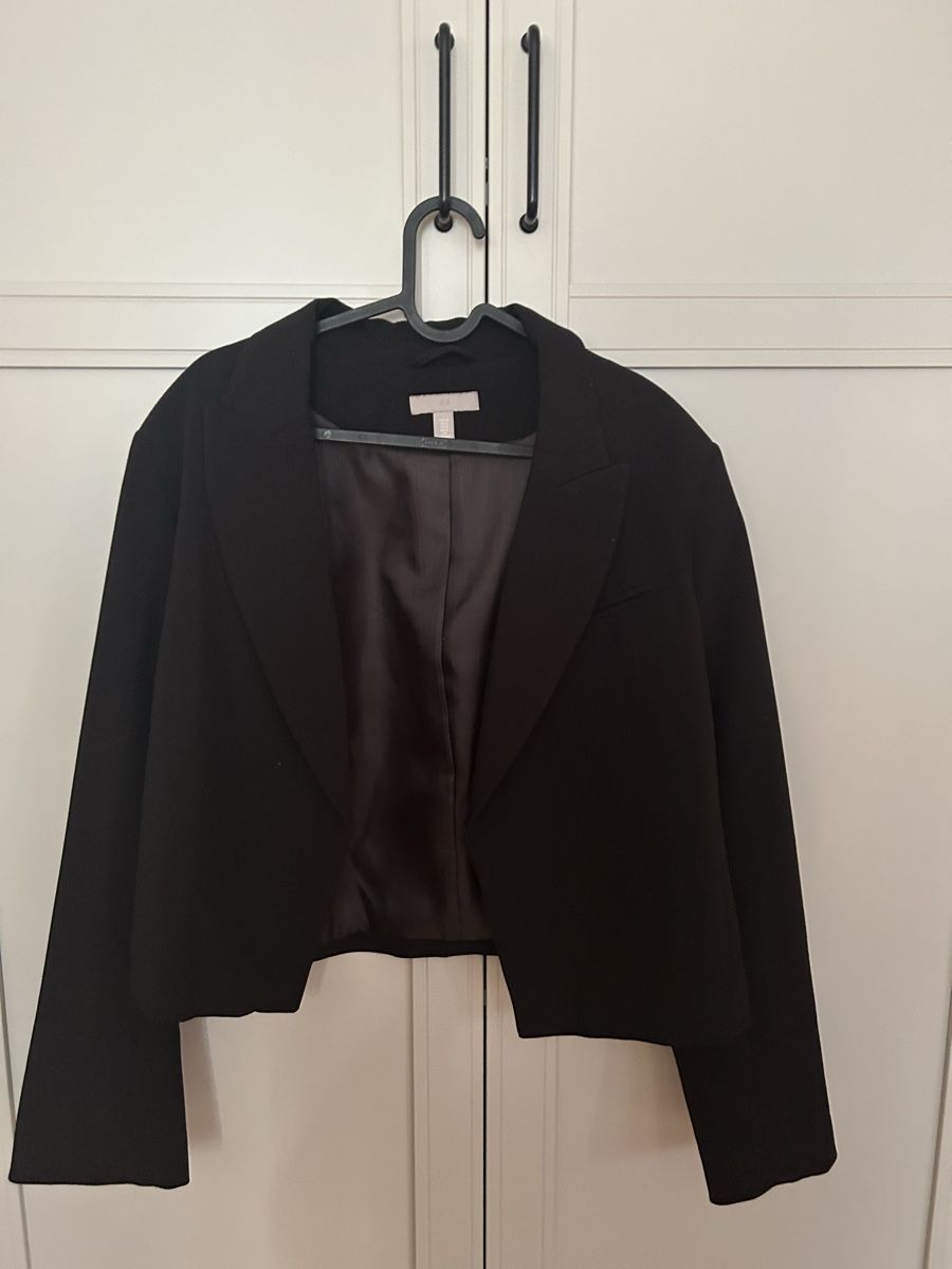 H&M Giacche: Kurzer schwarzer Blazer, H&M, Gr. 44 – Usato da Luzern venduto da bettygreen