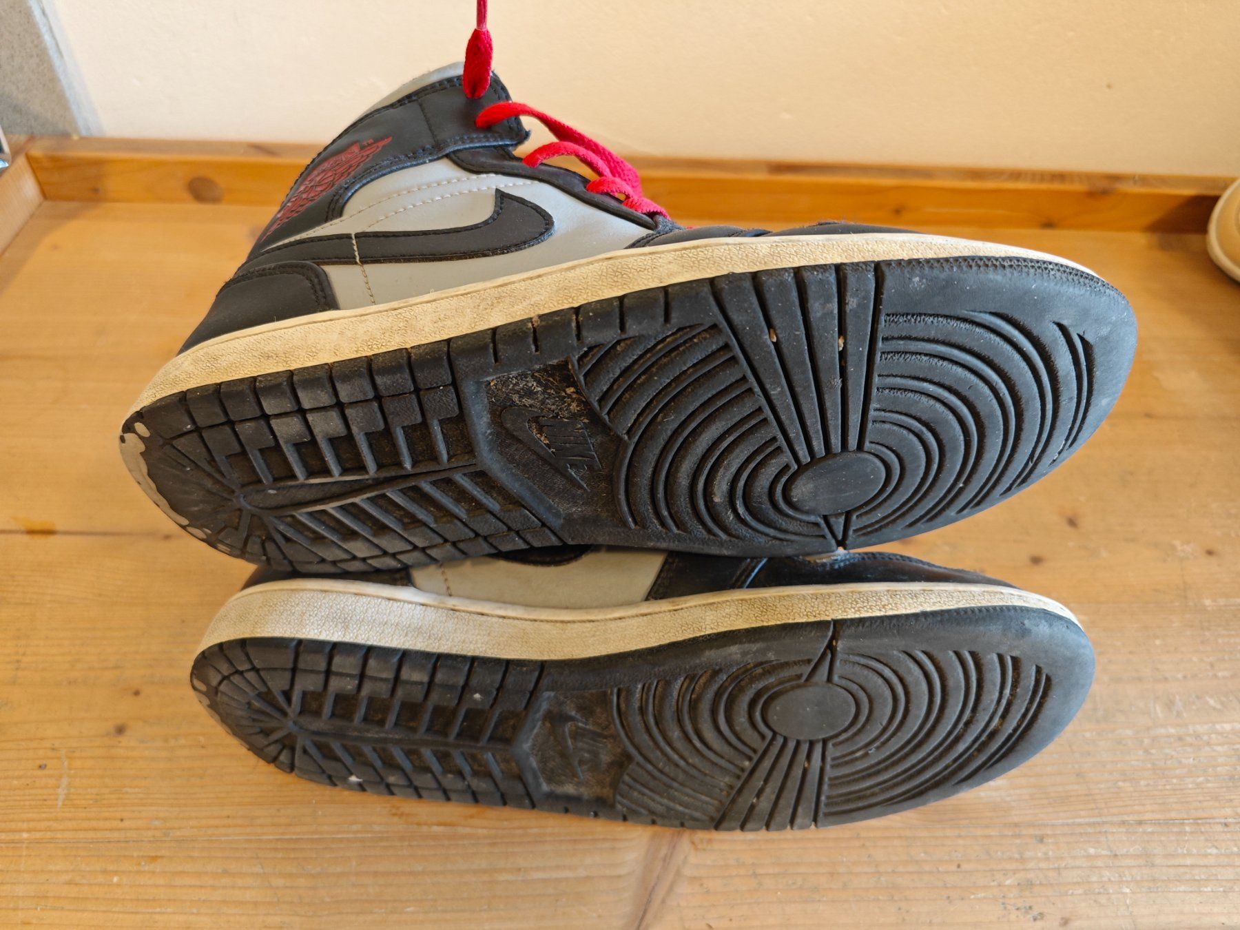 Jordan Scarpe da uomo: Nike Jordan 1 Grösse 40 – Usato da Bauma venduto da Makinom 2