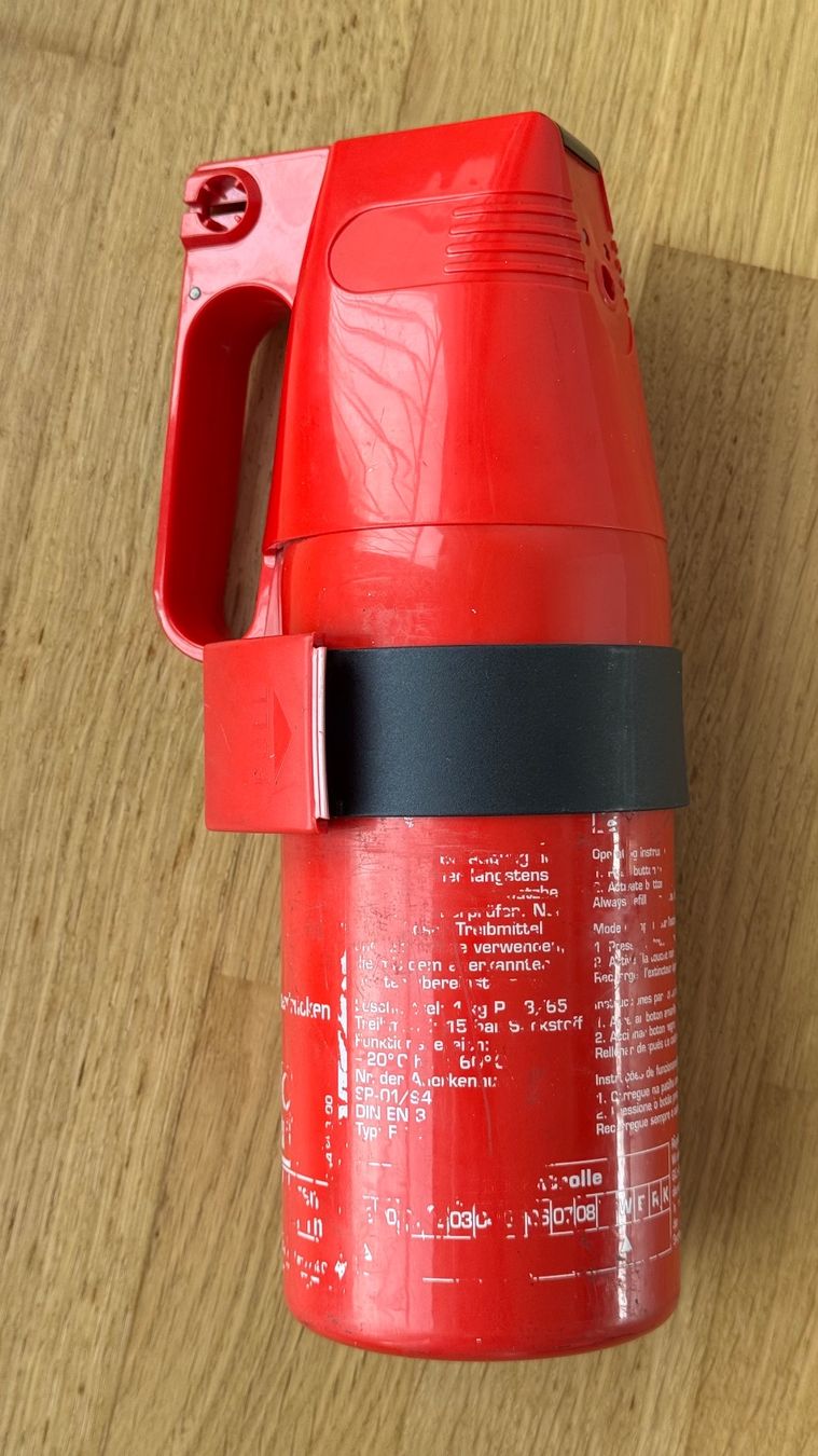 Extincteurs: BMW  E36 Pulverfeuerlöscher – D'occasion à Jonen par BMWE369 4