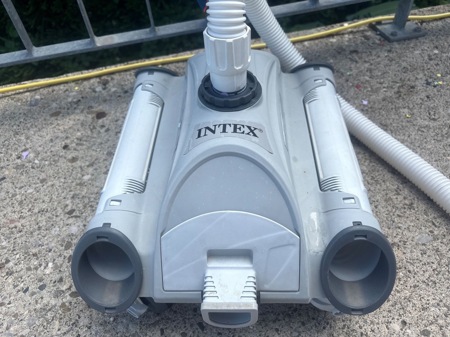 Intex Schwimmbad-Zubehör: Intex Pool Sauger – Gebraucht aus Aarwangen von kah_79t5 1