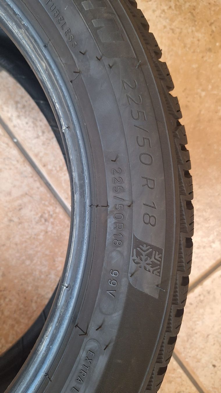 Pneus & Kompletträder: Winterreifen 225/50 R18 – Gebraucht aus Unterlangenegg von sunsetdream 3