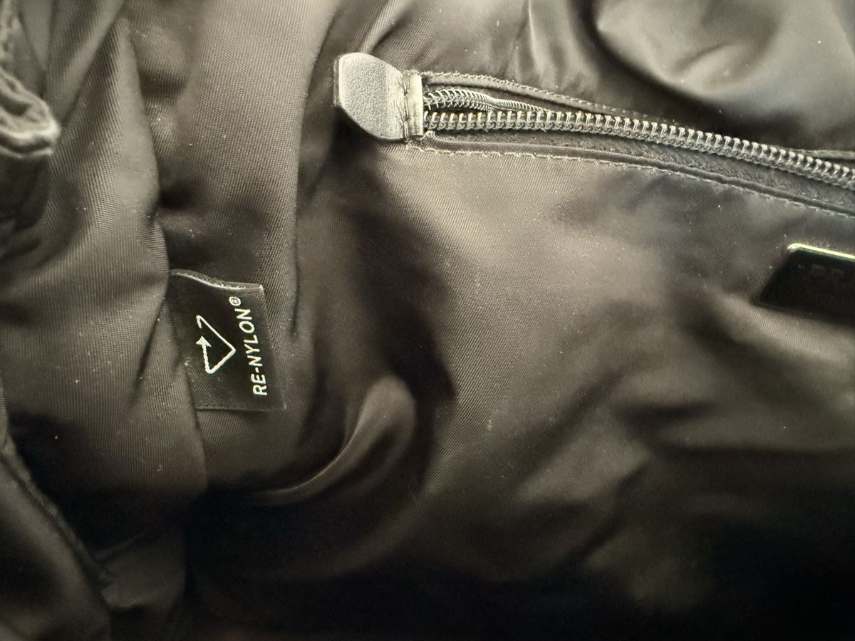 Prada Borse: Prada Traveller Schultertasche aus Re-Nylon – Usato da Zürich venduto da elsa382991 4
