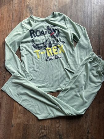 Schönes Pyjama Gr. 122/128, Neu