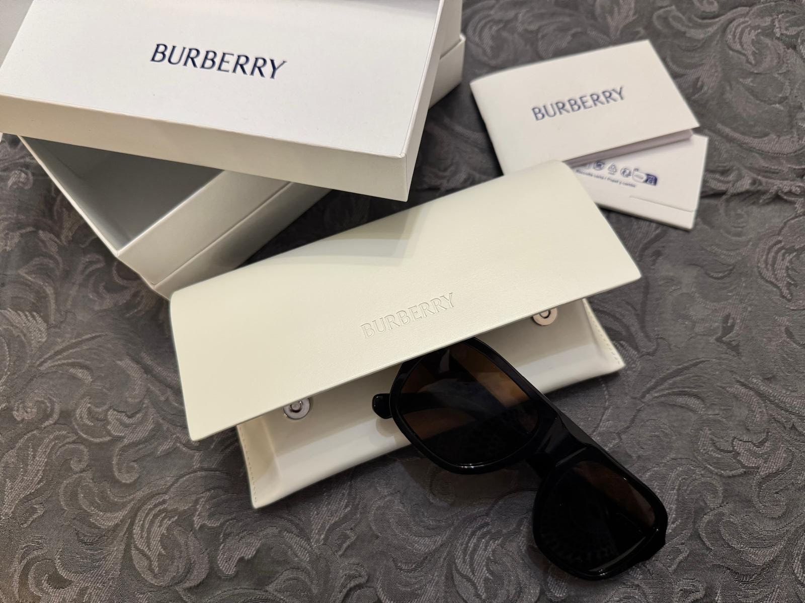 Burberry Occhiali & Lenti: Burberry Sonnenbrille Neu – Nuovo e nell'imballaggio originale da Herrliberg venduto da eka_dz6d 6