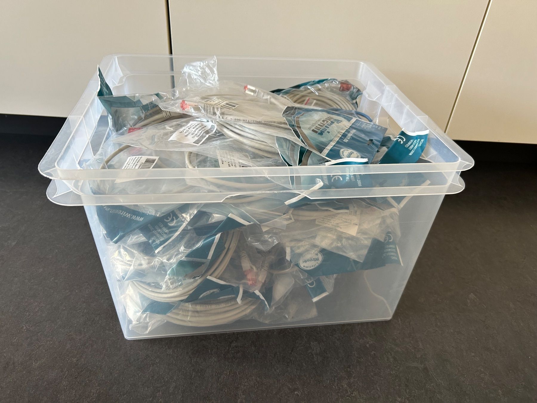 Cavi: Originalverpackt: Patchkabel 0.5-15m ganze Kiste – Nuovo e nell'imballaggio originale da Zürich venduto da miyata85 1