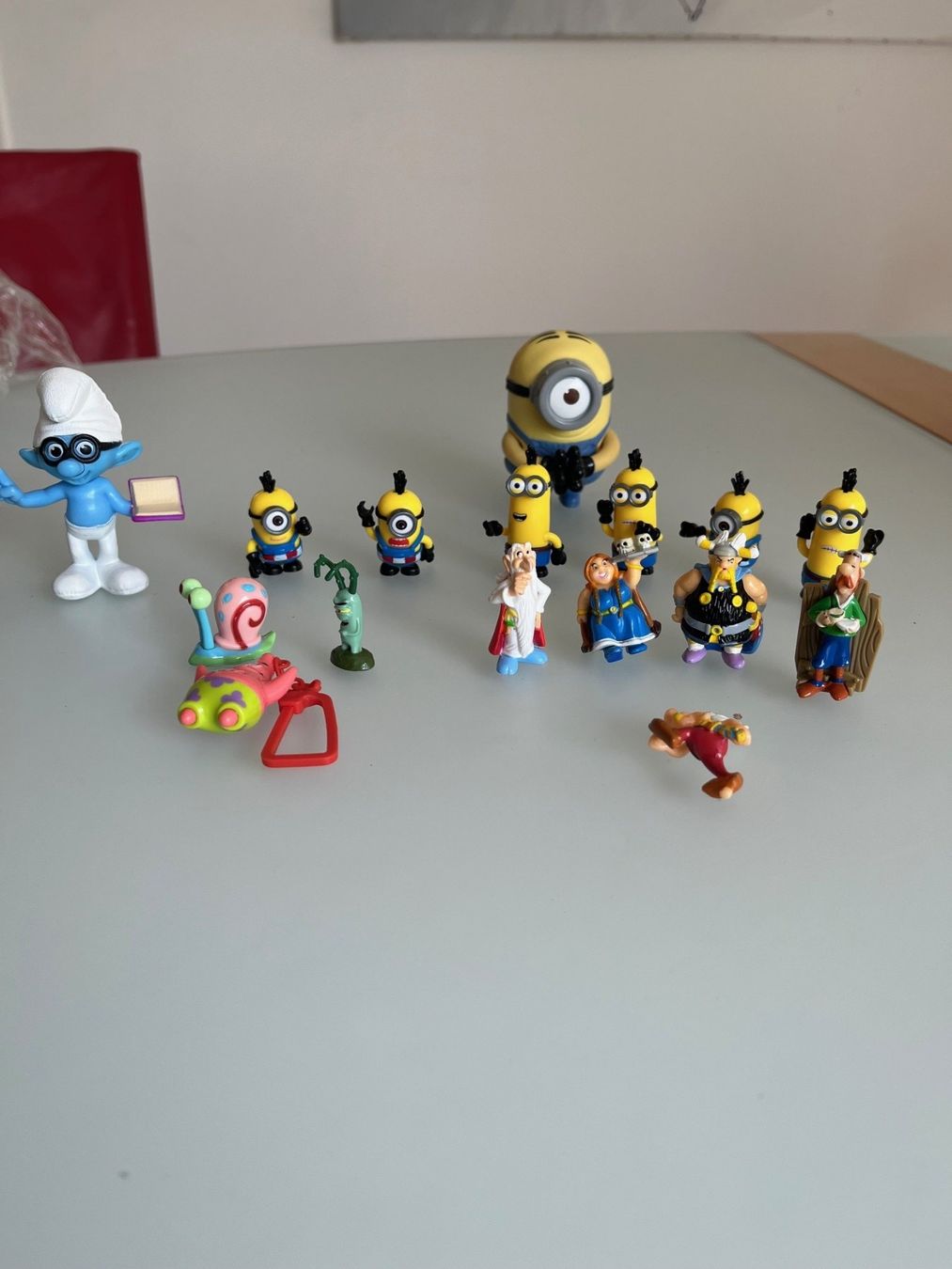 Statuette: Minions Figuren, Schlumpf, Asterix &  Figuren Set – Usato da Amriswil venduto da Ravinvida