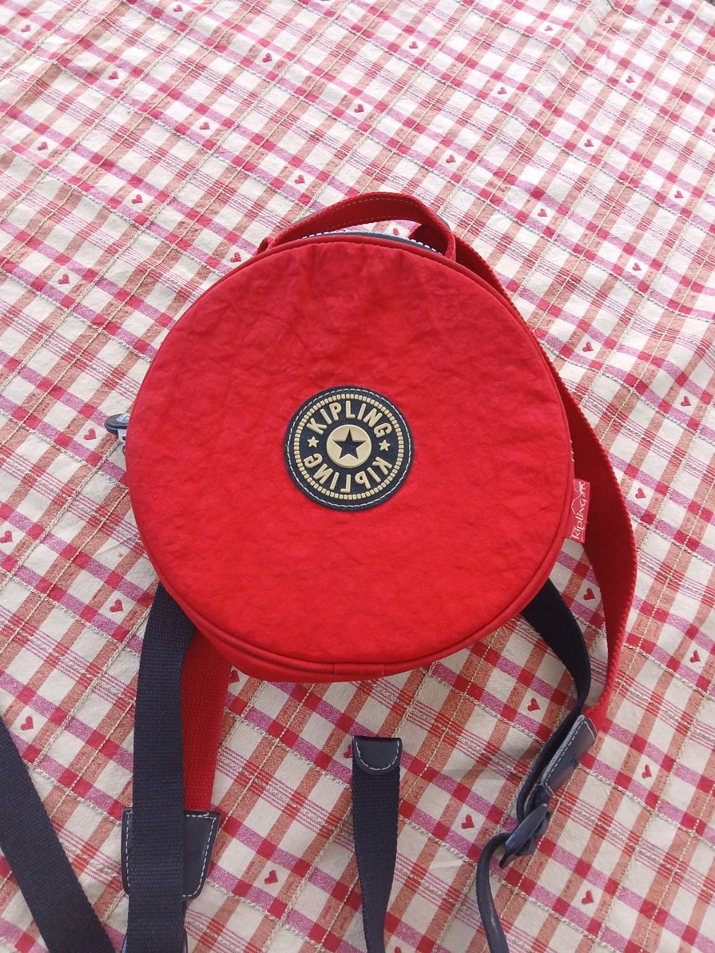Kipling Zaini: Sac à dos rond rouge Kipling – Usato da Fregiécourt venduto da Triton_bleu