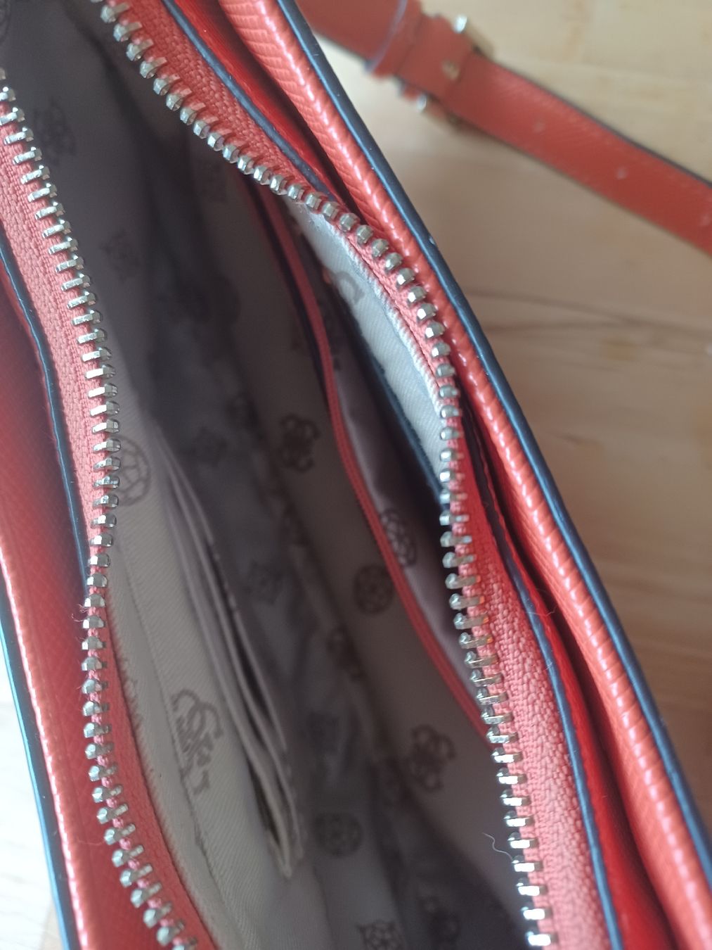 Guess Sacs femmes: Guess Handtasche – Neuf (Voir description) à Steinmaur par markys 5