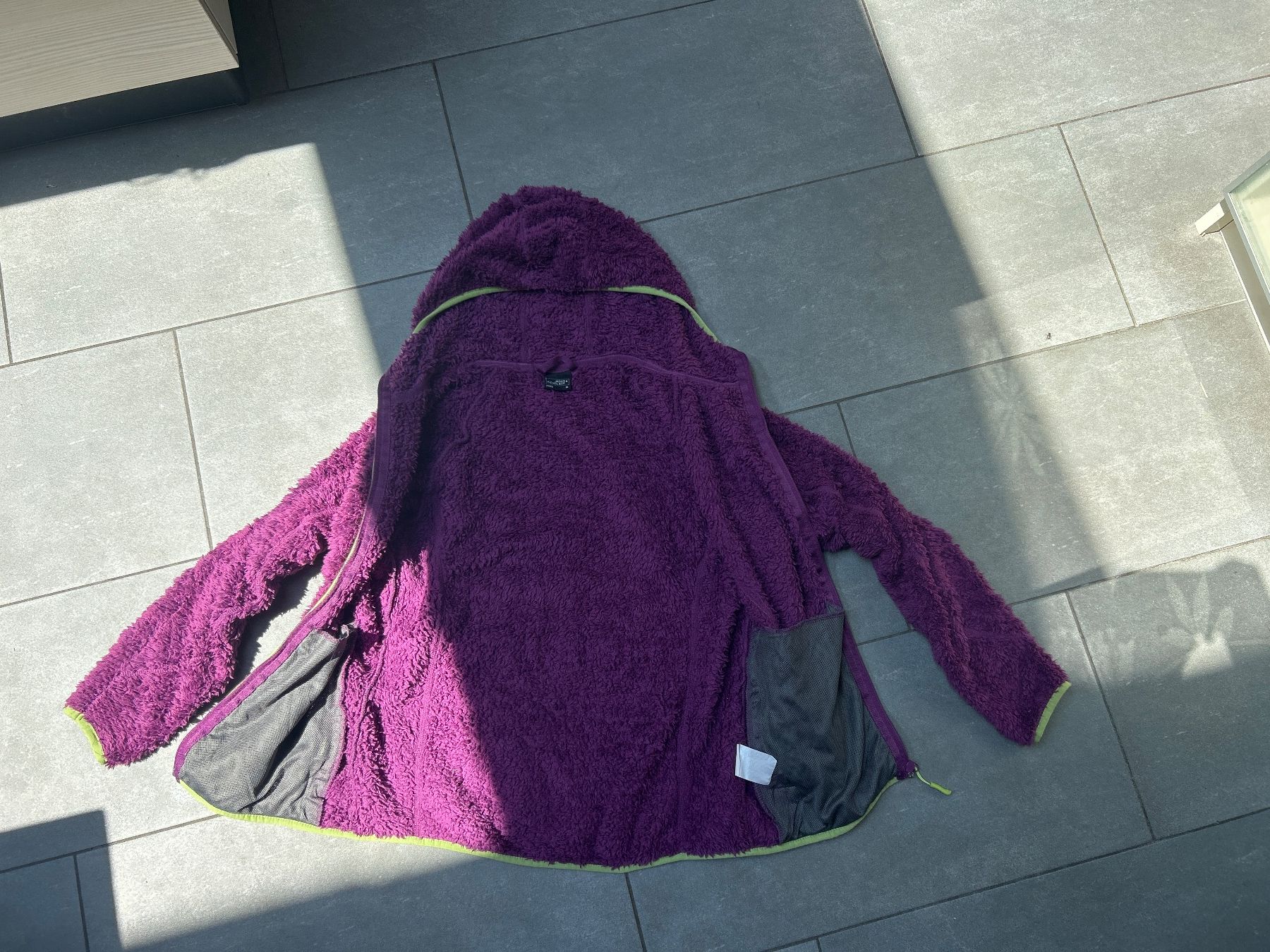 Jacken: Fleecejacke mit Kapuze lila Grösse M – Gebraucht aus Iseltwald von Waldisch 2