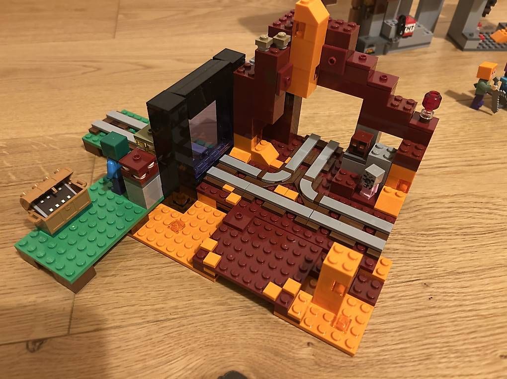 Jouets: 2x Lego Minecraft Set, mit Bedienungsanleitung – D'occasion à Bäriswil BE par Eddy77 3