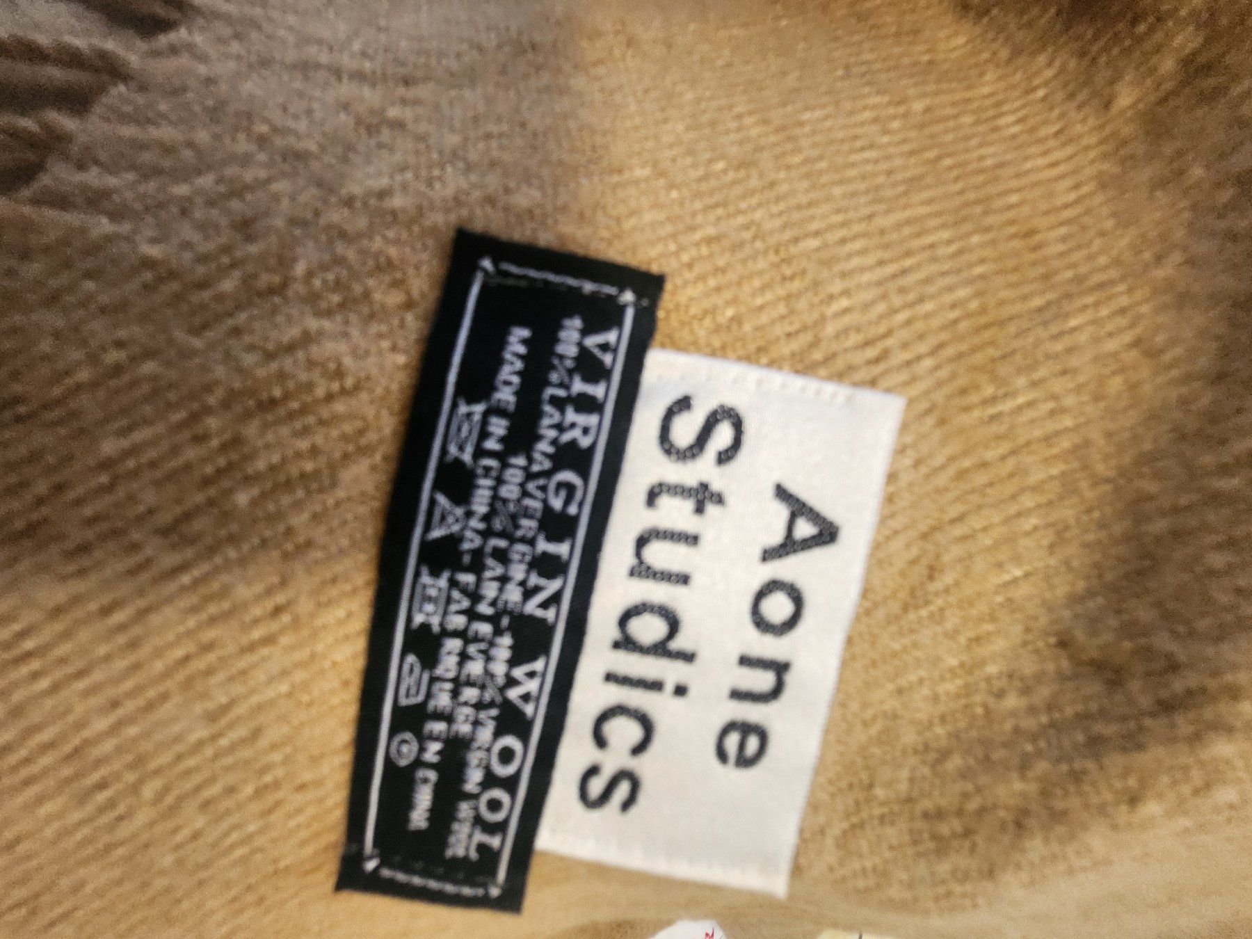 Foulards, Tücher & Schals: Écharpe Aone Studics laine 100% vierge camel avec franges – Gebraucht aus Niedergösgen von Eva2410 7