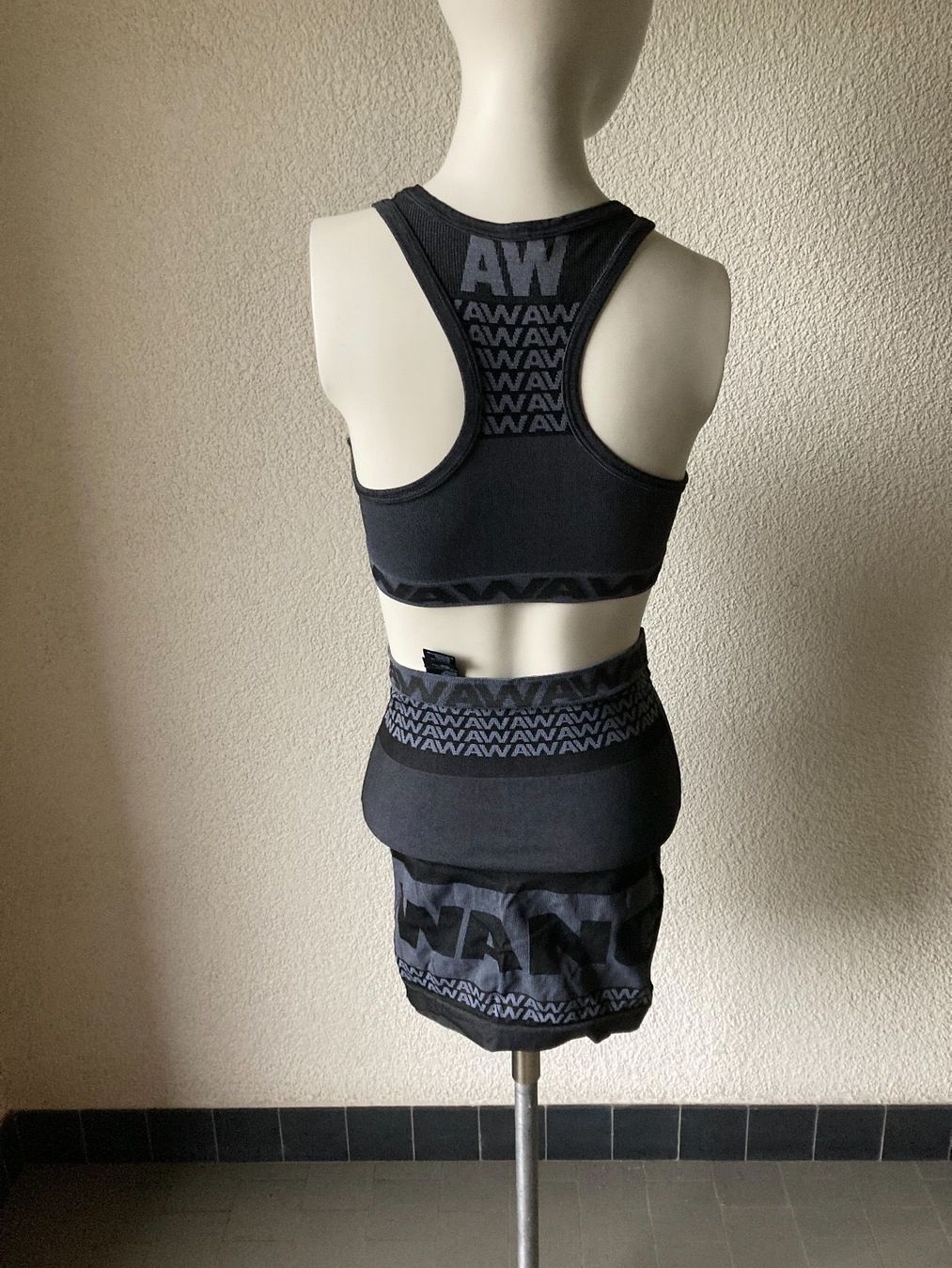 Alexander Wang Gonne: Set von H&M x Alexander Wang – Usato da Uster venduto da Kalici1 2