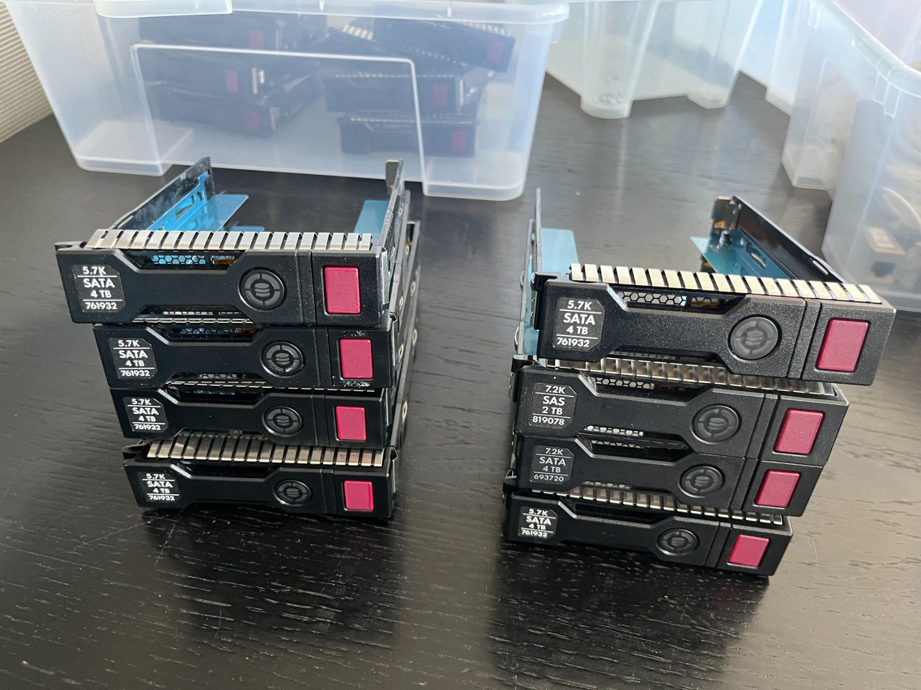 Hewlett Packard Server: HPE 3.5" Festplattenrahmen Disk Tray 8 Stück – Usato da Bettwil venduto da man_kys8