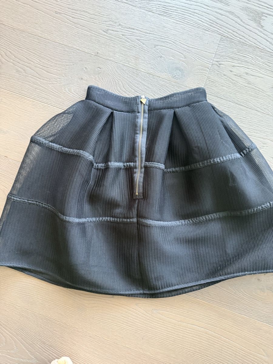 Guess Gonne: Guess black skirt  – Usato da Melide venduto da Nikola-123 1