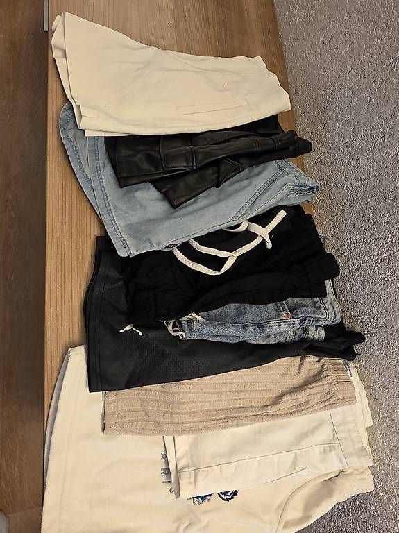 Lotti di vestiti: Kleiderpaket Shorts&Jupe – Usato da Lengnau AG venduto da Golf_2 3