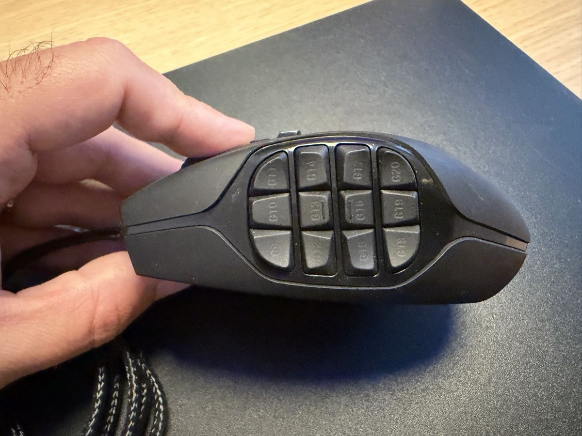 Logitech Mouse: Souris Logitech G600 MMO Gaming – Usato da Neyruz FR venduto da CallMeMilka 1