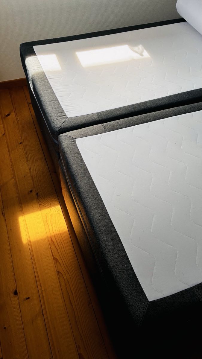 Betten: 2x Boxspring Bett Untergestelle dunkelgrau 90x200cm – Gebraucht aus Winterthur von bats1234 1
