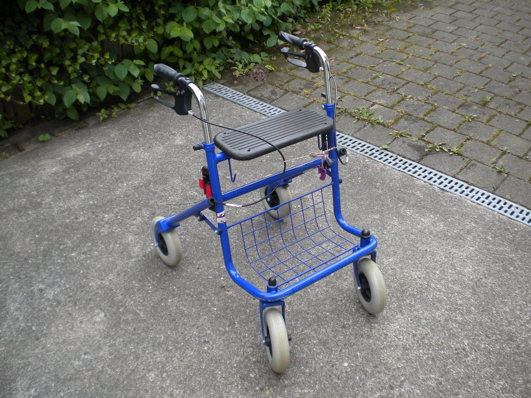 Ausili per la deambulazione: Rollator – Usato da Urdorf venduto da Gigitune