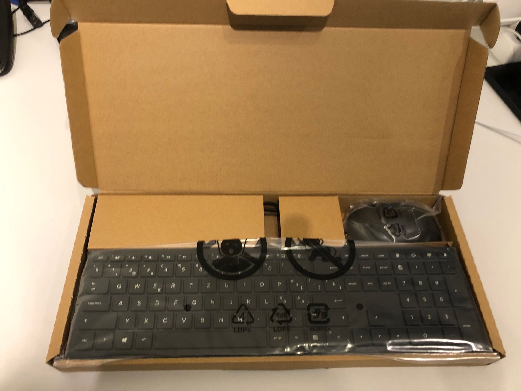 Hewlett Packard Tastiere: HP Tastatur/Maus Set USB – Nuovo e nell'imballaggio originale da Jona venduto da mars100