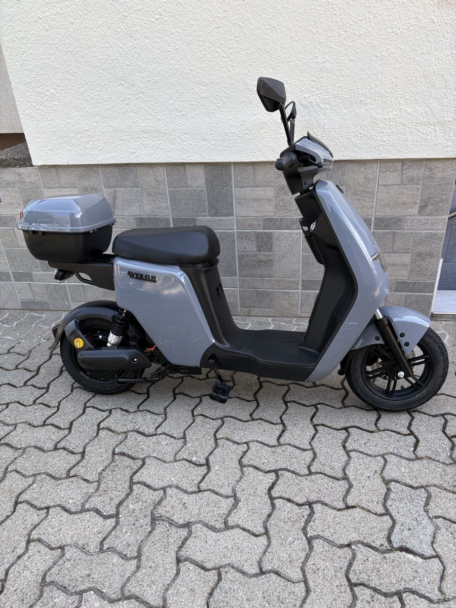 Scooter: Aversus E-Scooter – Usato da Oberbuchsiten venduto da Tesin3 1