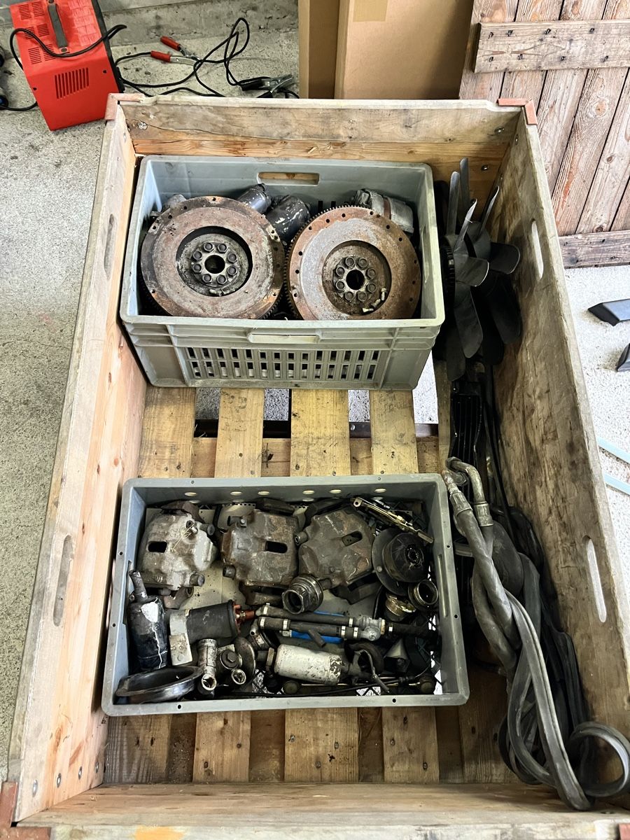 BMW Tutti pezzi di ricambio auto: Bmw E28 Teile, Motor, Getriebe, etc. – Usato da Lenk im Simmental venduto da Treuthy 8