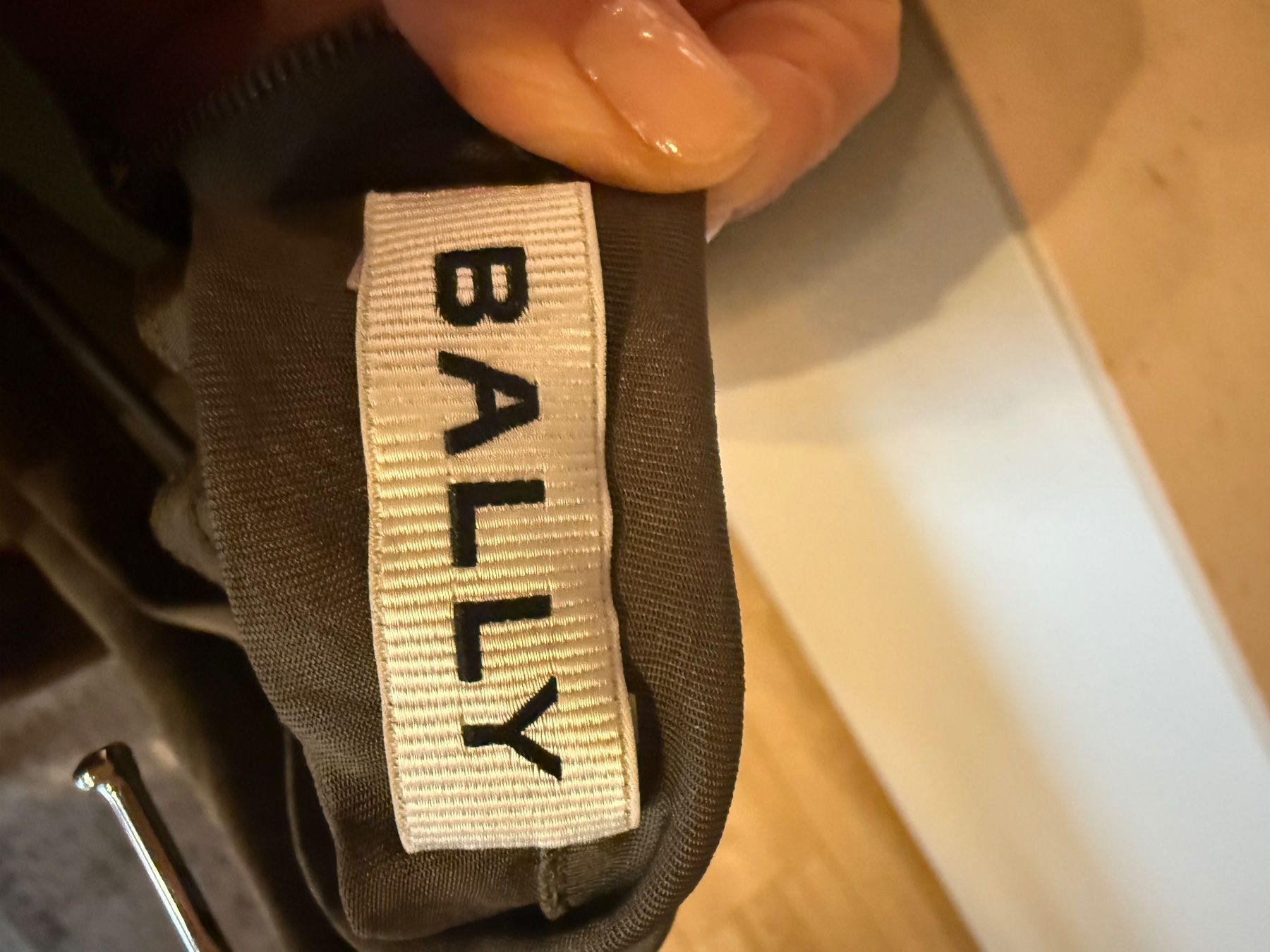 Bally Vestiti: Schickes Bally Kleid – Nuovo (secondo la descrizione) da Einsiedeln venduto da Natalia. 1