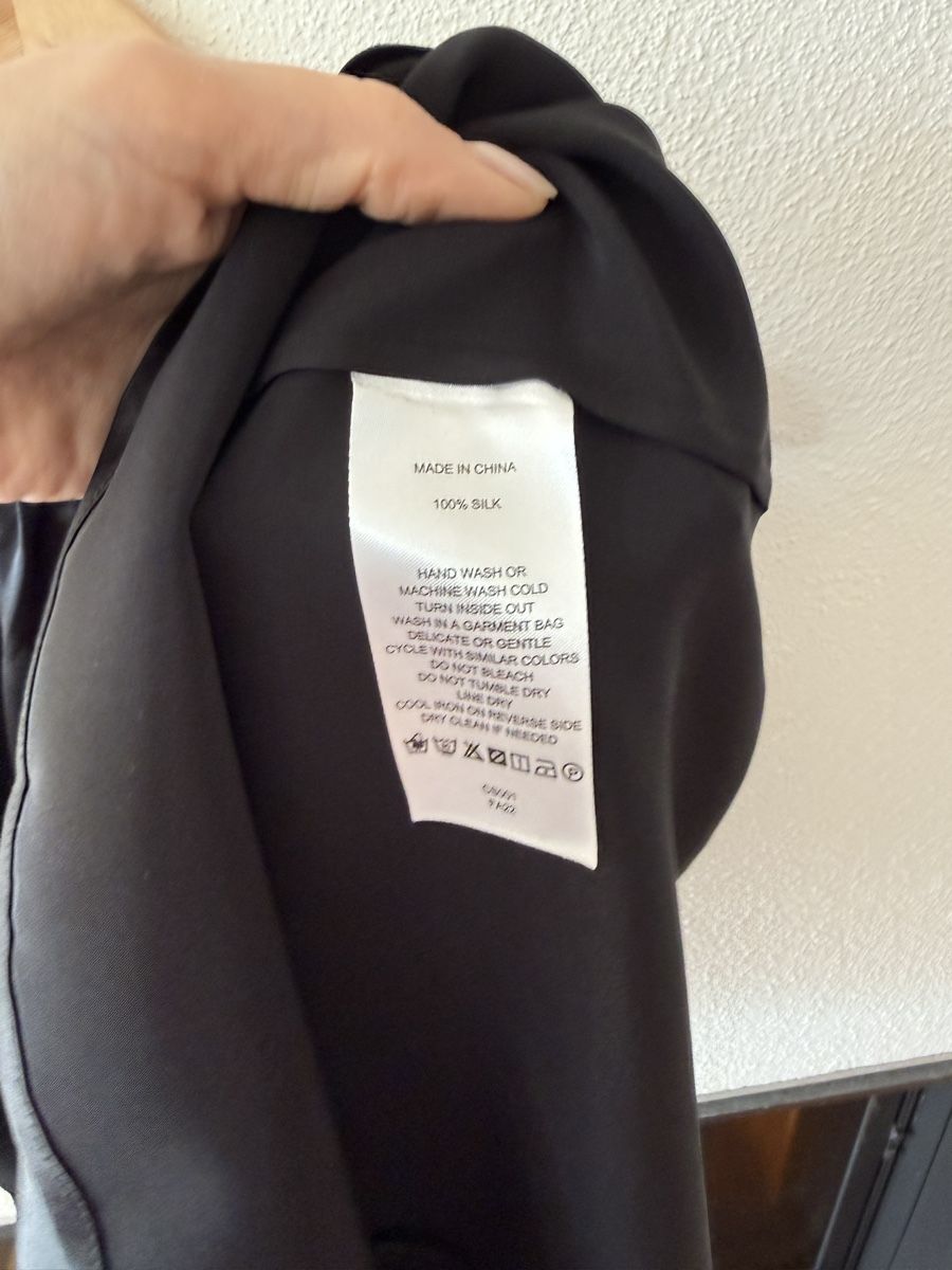 Top: Quince Black Silk Halter Top XS  – Nuovo (secondo la descrizione) da Kilchberg venduto da anloufra 2