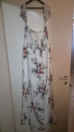 Maxikleid Blumenmuster weiss Gröss Xxl ist aber eher ein XL