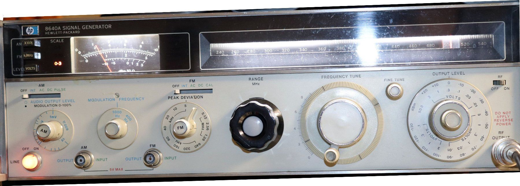 Hewlett Packard Messen: HP 8640A HF-Signalgenerator – Gebraucht aus Bühler von bibafg