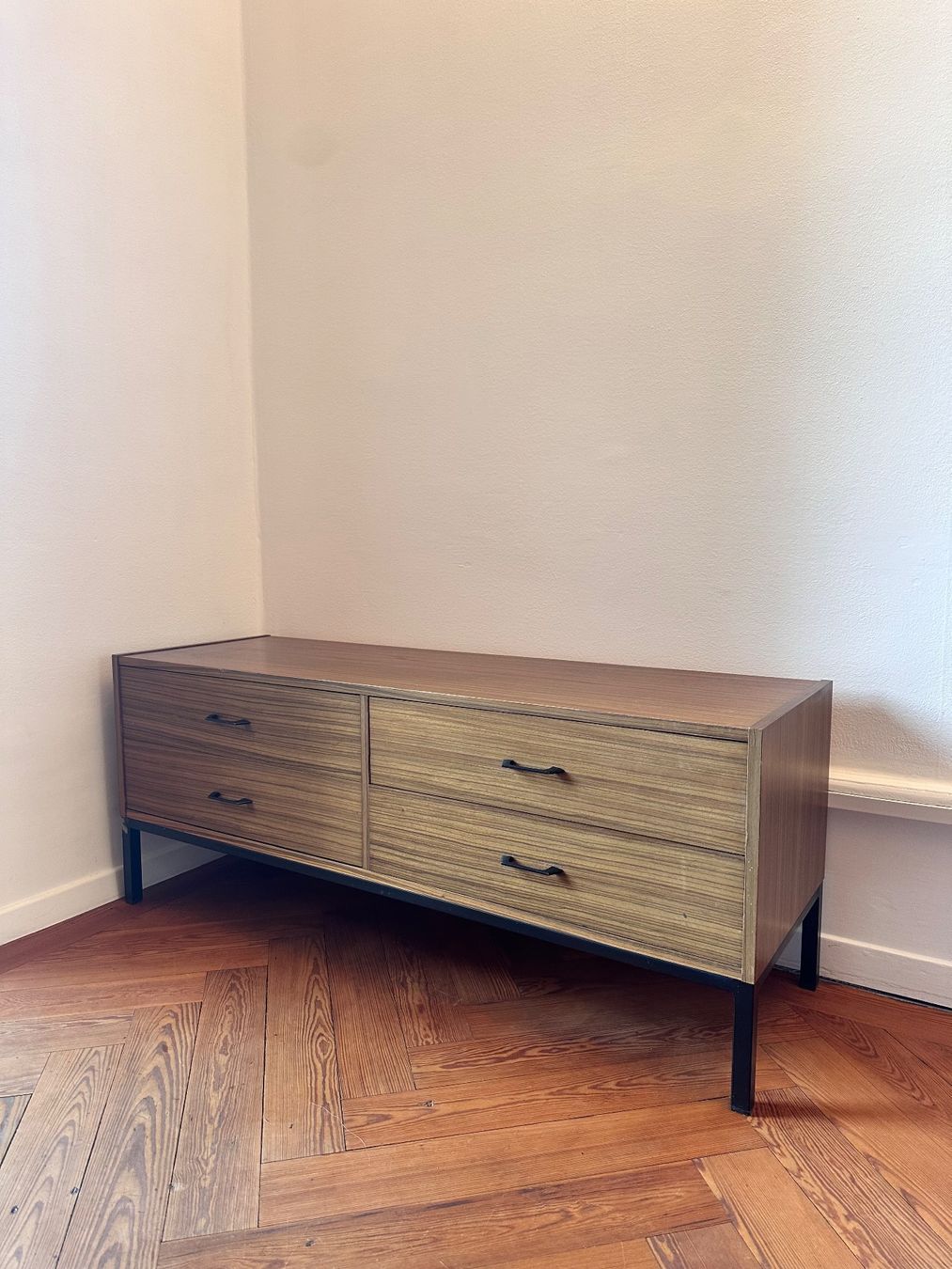 Cassettiere: Commode basse vintage 4 tiroirs – Usato da Lausanne venduto da jul_v9ht 3