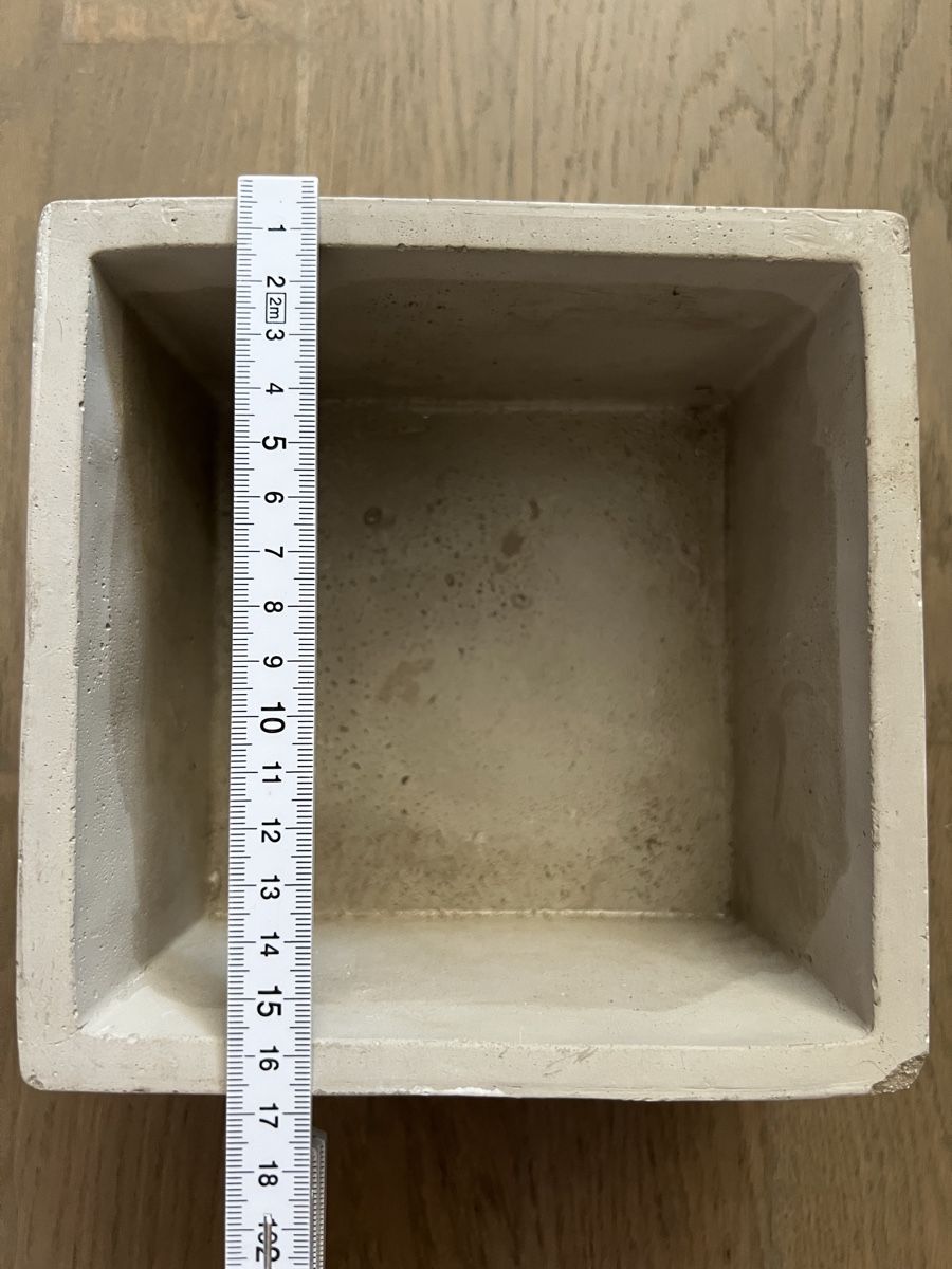Vasi per fiori: Quadratischer Übertopf Betonoptik mit Muster – Nuovo (secondo la descrizione) da Kriens venduto da Luzernerin_K 2