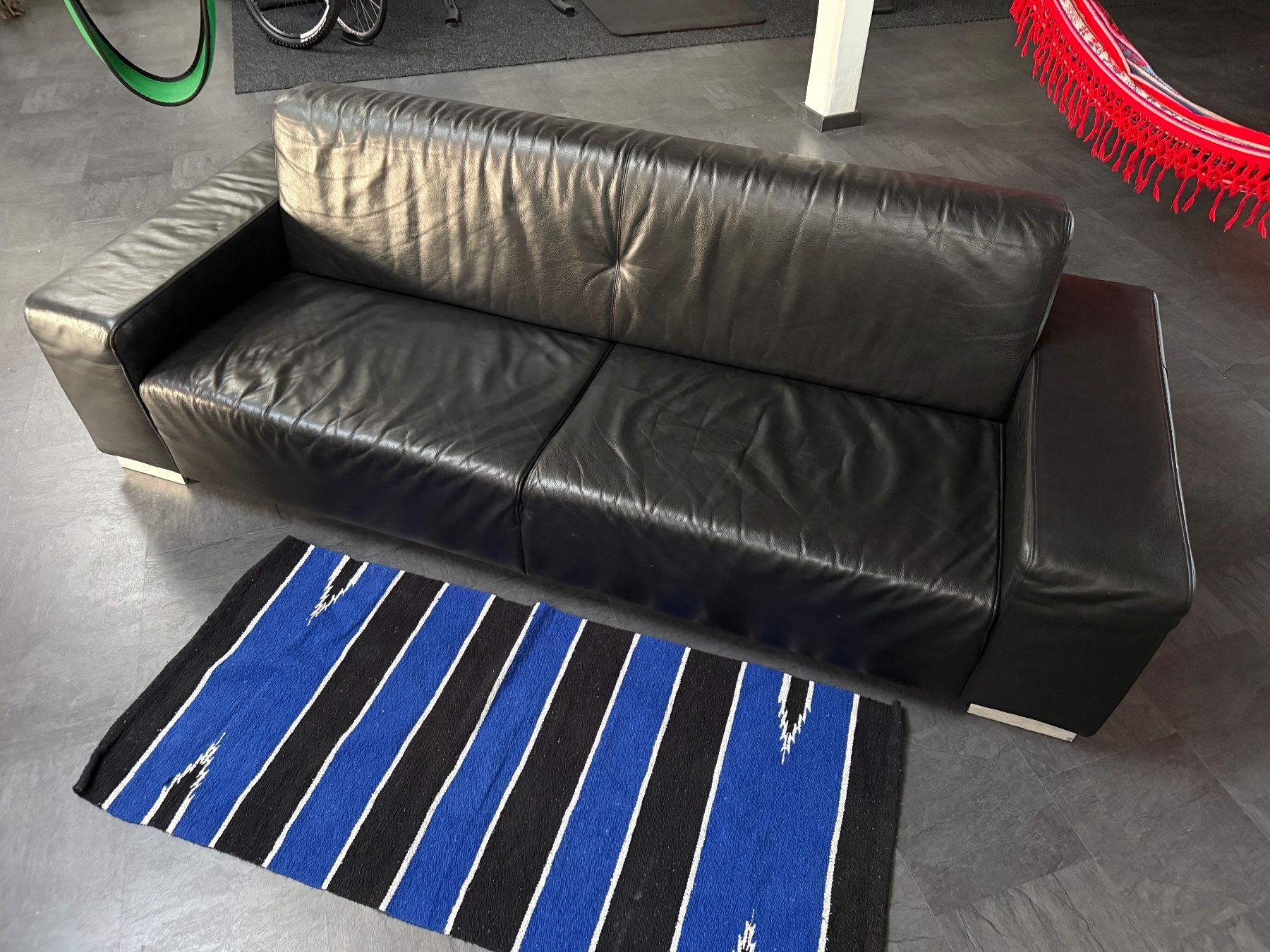 Divani: Minimalistisches Designer Sofa aus schwarzem Echtleder – Usato da Müllheim Dorf venduto da Raphael88swiss 1