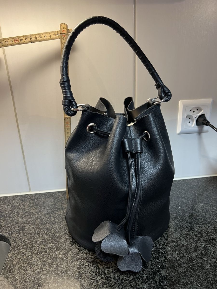 Borse: Schwarze Handtasche / Beuteltasche – Nuovo (secondo la descrizione) da Thörishaus venduto da yase03