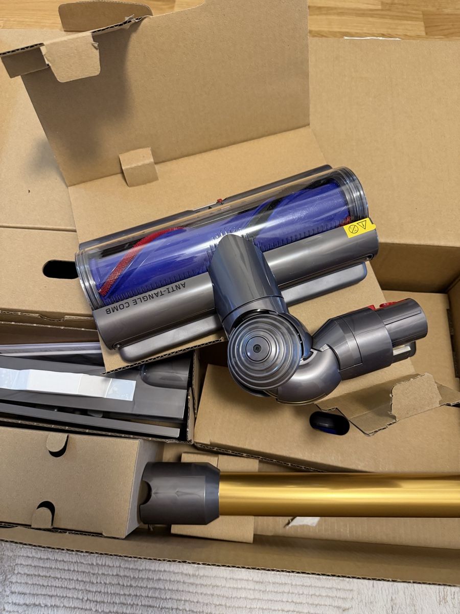 Dyson Staubsauger & Zubehör: Dyson V15 detect – Neu (gemäss Beschreibung) aus Meyrin von SA_3006 1