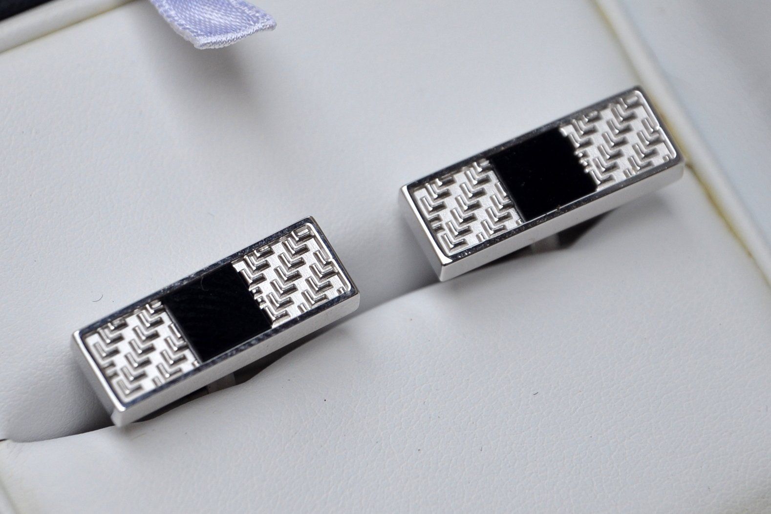 Gemelli: Lanvin Manschettenknöpfe / Boutons de manchette – Usato da Collonges venduto da Auganien