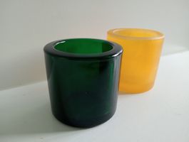 Ein Paar Kerzenständer aus dickem Glas. Grün und Gelb