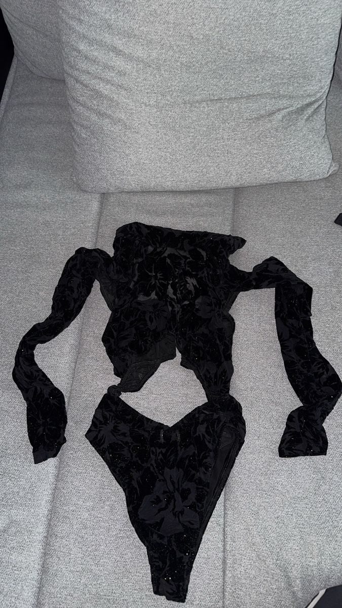 Kleider: RAD Bodysuit Saja Schwarz – Gebraucht aus Winterthur von sar_q2wt