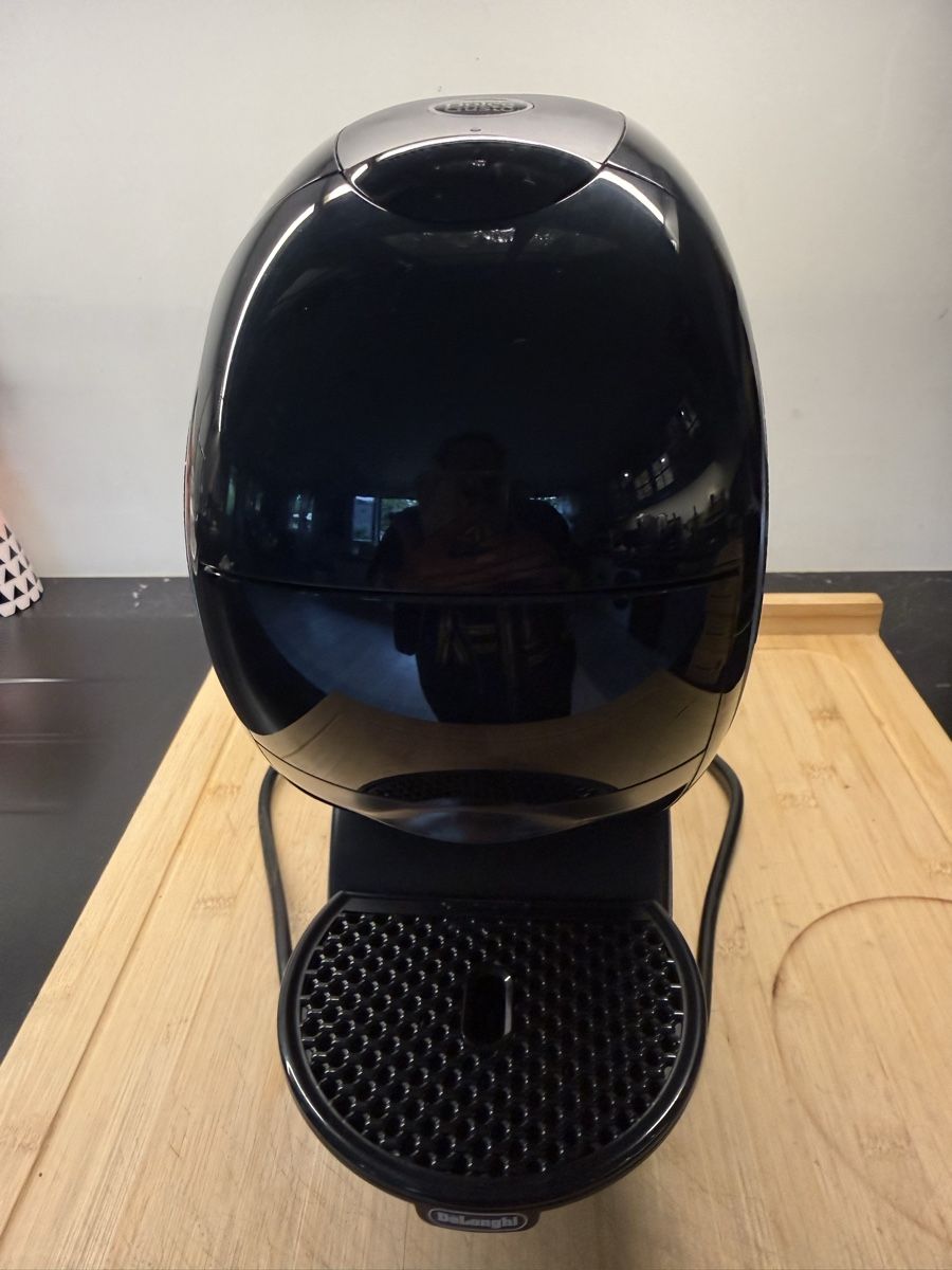De'Longhi Kaffeemaschinen & Espressomaschinen: Machine Dolce Gusto Delonghi – Neu (gemäss Beschreibung) aus Lausanne von Doudoutze 6